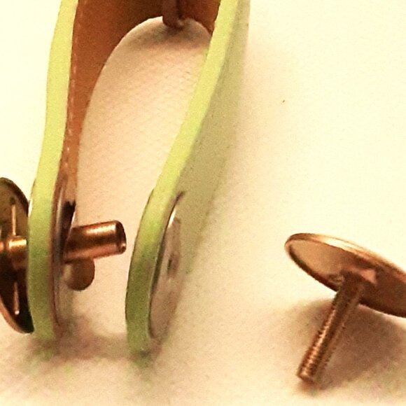 Mint Green Orbitkey Genuine Leather Key Holder Organizes Your Keys - Picture 5 of 12